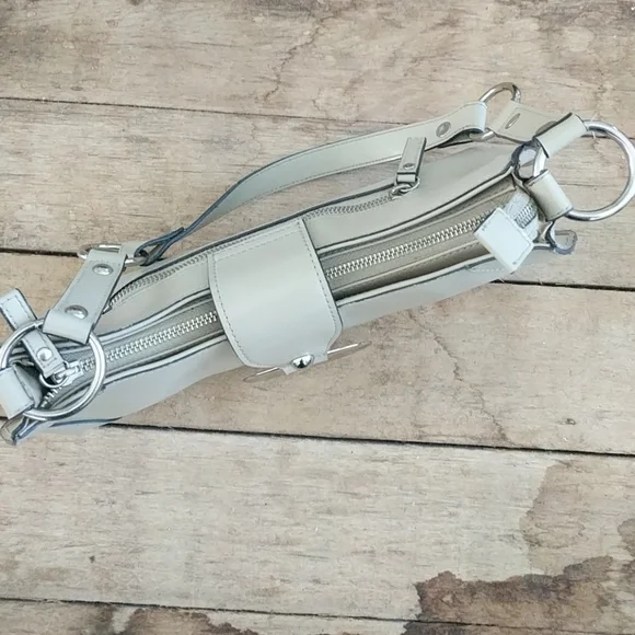 Beige structured baguette purse w silver hardware - Picture 5 of 6